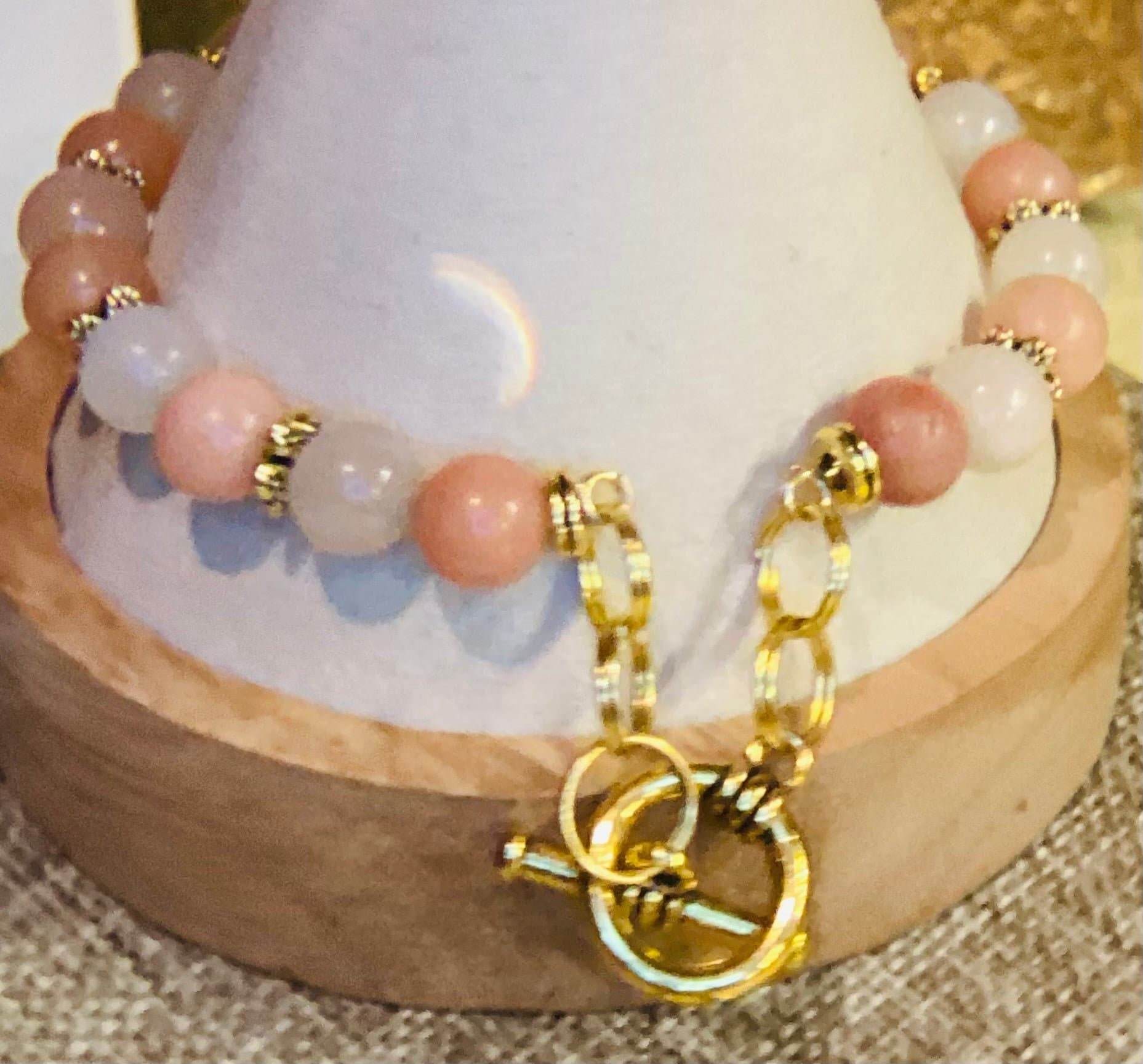 Pink aventurine and golden flower focal wire bracelet 8.5&quot;