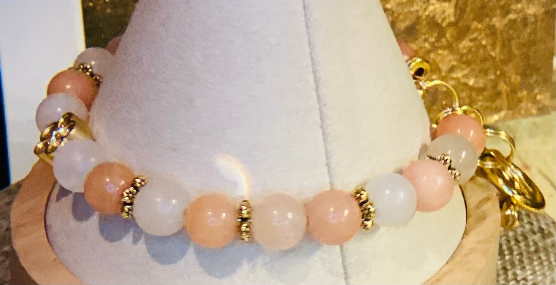 Pink aventurine and golden flower focal wire bracelet 8.5&quot;